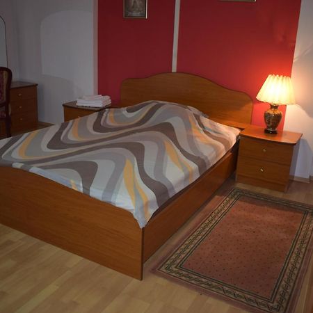 Klara'S Apartment Ниш Экстерьер фото